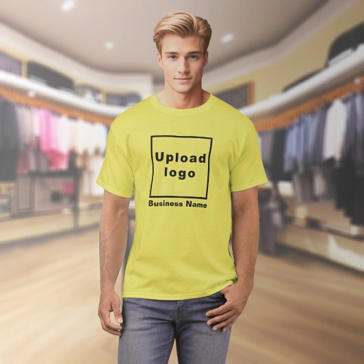 Nom commercial et logo sur T-shirt jaune