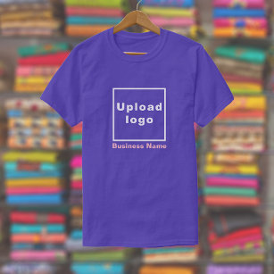 Nom commercial et logo sur T-shirt violet
