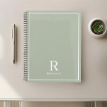 Nom de famille de la taille neutre moderne<br><div class="desc">Carnet de planificateur sur mesure avec monogramme de nom de famille moderne classique sur arrière - plan de couleur terreux neutre.</div>