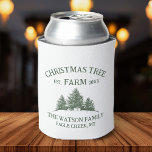 Nom de famille personnalisé Christmas Tree Farm Re<br><div class="desc">Salutations à la saison avec nos vacances sur mesure peut refroidir! Avec son nom de famille et son design rétro de la ferme de Noël en vert sage,  il est parfait pour garder vos boissons cool et festives!</div>
