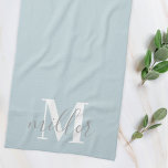 Nom de famille personnalisé Serviette de cuisine<br><div class="desc">Serviette à main personnalisée avec monogramme personnalisé et nom de famille dans la calligraphie à la main moderne.</div>