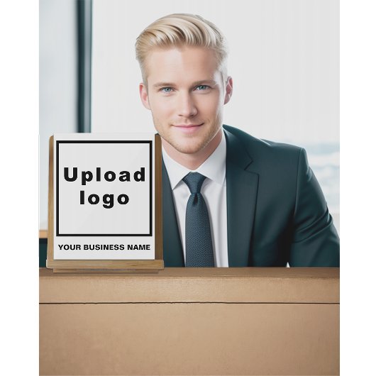 Nom de l'entreprise et logo sur le signe acrylique