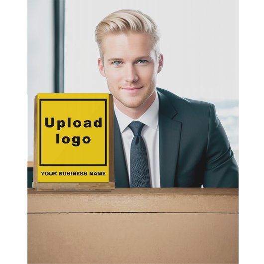 Nom de l'entreprise et logo sur le signe acrylique