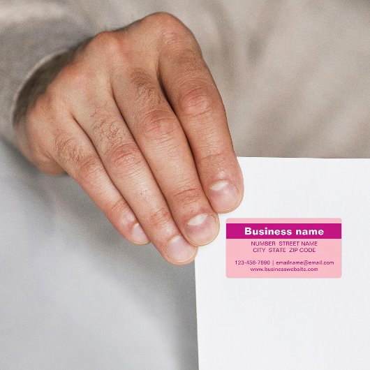 Nom de l'entreprise surligné sur une étiquette d'a