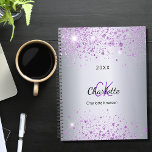 Nom de parties scintillant violet argenté monogram<br><div class="desc">A faux silver metallic looking background decorated with purple faux glitter dust. Personalize and add your first name,  monogram initials,  full name and a year.</div>