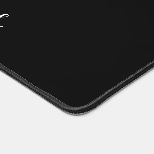 Nom De Script Blanc Moderne Sur Le Mat De Bureau N (Coin)