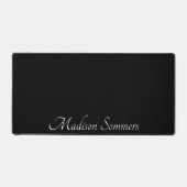 Nom De Script Blanc Moderne Sur Mat De Bureau Noir (Recto)