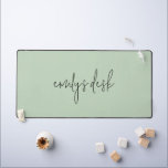 Nom de script informel vert de la taille normale<br><div class="desc">Nom du script informel Plain Sage Green. La simplicité moderne que vous pouvez facilement personnaliser avec votre nom. Peut être modifié en n'importe quelle couleur via l'option Modifier plus.</div>