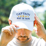 Nom du bateau du capitaine nautique Marine Blue Go<br><div class="desc">Voilier en style avec un casquette blanc brodé personnalisé avec votre grade de capitaine ou autre titre désiré avec votre nom ou nom de bateau en bleu marine et cinq étoiles d'or. Plusieurs couleurs de casquette et de fil à choisir. Fait un grand cadeau personnalisé pour la Fête des pères,...</div>