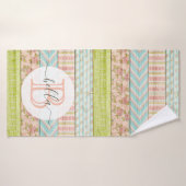 Nom du monogramme Roses de Shabby sur le chalet ru (Serviette de bain)