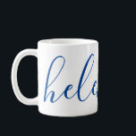 Nom du script Cadeau personnalisé Mug bleu personn<br><div class="desc">Une magnifique tasse avec un nom personnalisé dans une police de script moderne et élégante. En bleu marine et blanc. Merveilleux comme un jour de la mère,  vacances,  anniversaire,  ménage ou cadeau de servante.</div>
