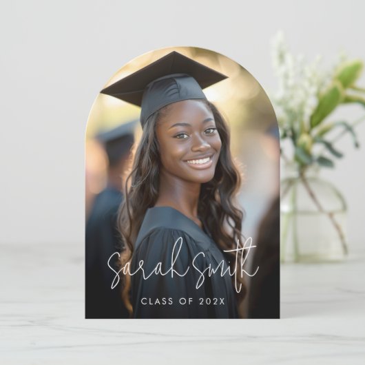 Nom du script moderne faire-part de graduation pho (Debout devant)