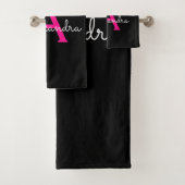 Nom en monogramme de script girly rose chaud noir (En situation)