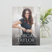 Nom gracieux minimal photo Grad Faire-part (Debout devant)