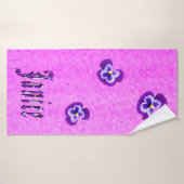 Nom Janice Avec Pansies Violettes, (Serviette de bain)