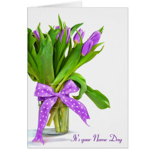 Nom Jour violet bouquet de tulipe sur blanc