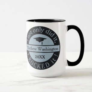 Nom personnalisé de la graduation et les tasses de