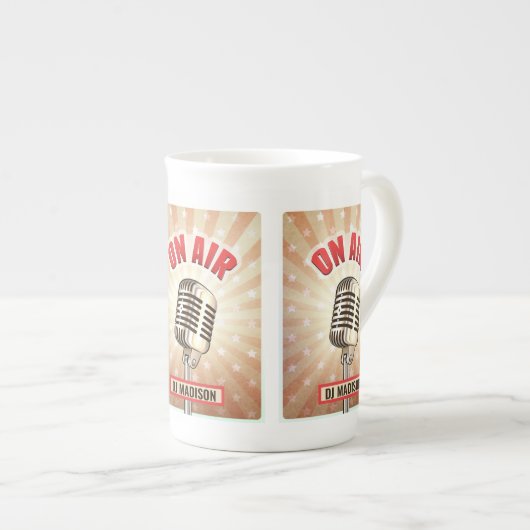Nom personnalisé "On Air" Microphone mug (Devant droit)