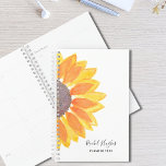 Nom personnalisé Sunflower 2023<br><div class="desc">Ce planificateur simple et élégant est décoré d'un tournesol jaune aquarelle. Facile à personnaliser avec votre nom, et année. Utilisez l'option Personnaliser supplémentaire pour modifier la taille, le style et la couleur du texte. Parce que nous créons notre oeuvre, vous ne trouverez pas cette image exacte d'autres designers. Aquarelle originale...</div>