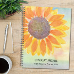 Nom personnalisé Yoga Instructor Planner 2023<br><div class="desc">Cet instructeur de yoga botanique moderne est décoré d'un tournesol jaune sur un arrière - plan d'aquarelle. Facile à personnaliser. Utilisez l'outil de conception pour modifier la taille, le style ou la couleur du texte. En créant notre oeuvre, vous ne trouverez pas cette image exacte d'autres créateurs. Aquarelle originale ©...</div>