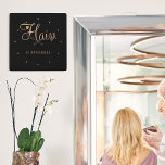Nom styliste de cheveux or noir élégant logo<br><div class="desc">Coiffeur moderne moderne tendance élégante / coiffeur nom salon de coiffure horloge murale avec typographie chic en noir et faux or avec ciseaux et un petit coeur.                   Convient pour salon de coiffure,  salon de beauté,  coiffeur,  coiffeur professionnel.                                Choix parfait pour un look professionnel élégant et sophistiqué.</div>