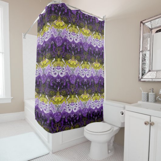Non-Binary Dragon Damask - NonBinary Pride Vlag Douchegordijn (In situ)