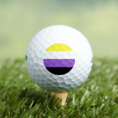 Nonbinary Pride Flag Golfballen (Insitu Shirt)