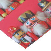 Noodkrakers in rode uniformen korte tafelloper (Hoek)