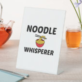 NOODLE WHISPERER RECLAMEBORD MET VOETSTUK (Insitu)