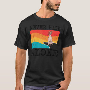 Nooit alleen wandelen Amerikaanse Naakthond Grafis T-shirt