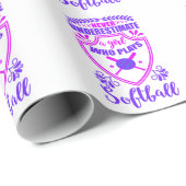 Nooit een meisje onderschatten dat Softball speelt Cadeaupapier (Rol Hoek)