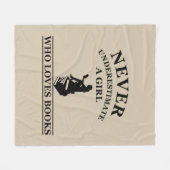 nooit een meisje onderschatten dat van boeken houd fleece deken (Voorkant (Horizontaal))