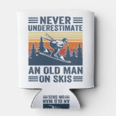 nooit een oud man onderschatten . blikjeskoeler (Achterkant)