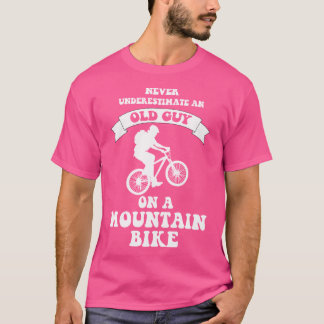 Nooit een oude man onderschatten op een bergen bik t-shirt