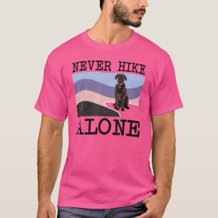 Nooit Hike Alone Giant Schnauzer Dog Hiking T-shirt