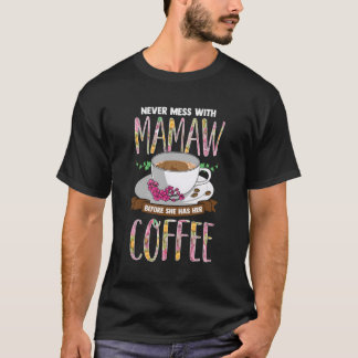 Nooit meer met Mamaw voordat ze haar koffie heeft T-shirt