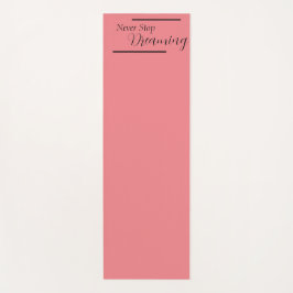 "Nooit stoppen met dromen" zinsnede zwart beletter Yogamat