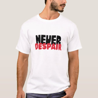 Nooit Wanhopen – Donkere Gotische Typografie T-shirt
