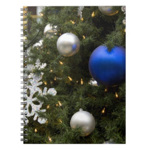 Noord-Amerika. kerstversieringen op boom. Notitieboek