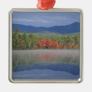 Noord-Amerika, VS, NH, Herfstreflecties in Metalen Ornament