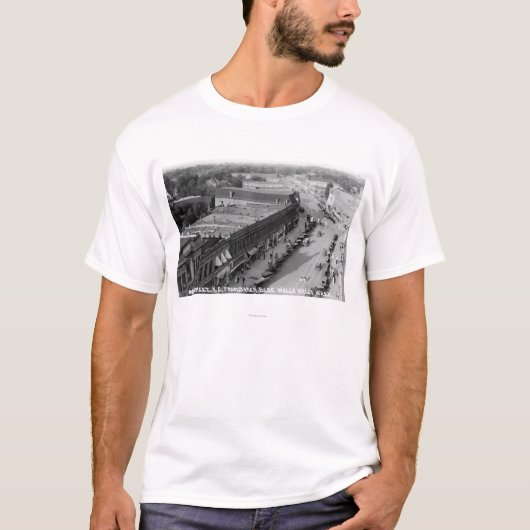 Noordoost Uitzicht van de Main St van Baker Bldg T-shirt (Voorkant)