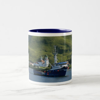 Noordse mariner, Crab Boat in de Nederlandse haven Tweekleurige Koffiemok