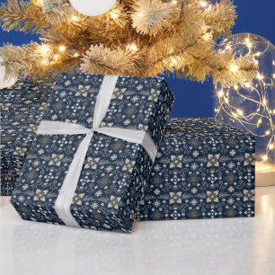 Noordse witte en gouden bloemen op blauwe achtergr cadeaupapier