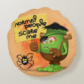 'Normal People Scare Me' Humoureuze Frankenstein Rond Kussen (Achterkant)