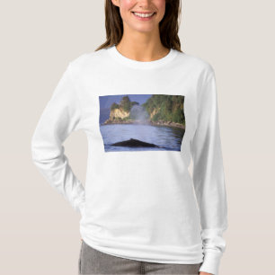 North America, USA, Alaska, Inside Passage. T-shirt