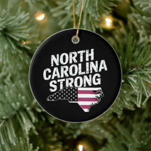 North Carolina Sterk Met NC State En Vlag Van De V Keramisch Ornament