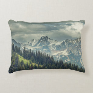 North Cascade: Majestic Mountain Peak. Accent Kussen