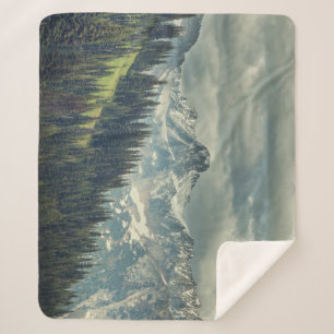 North Cascade: Majestic Mountain Peak. Sherpa Deken