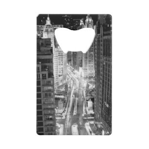 North Michigan Avenue in Chicago na de winter Kredietkaart Flessenopener