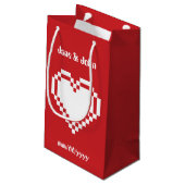 Nos cœurs 8 bits dans un sac cadeau cerise (Dos Angle)
